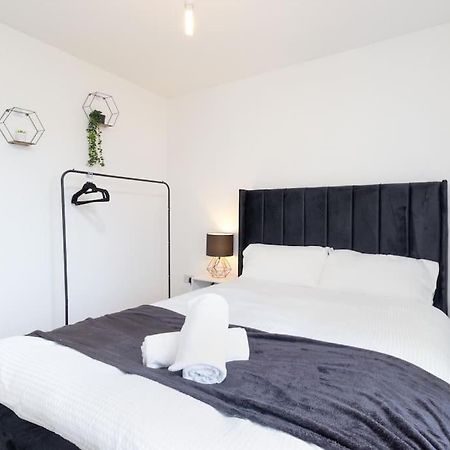 Nuneaton Retreat - City Centre - Parking - Train 외부 사진