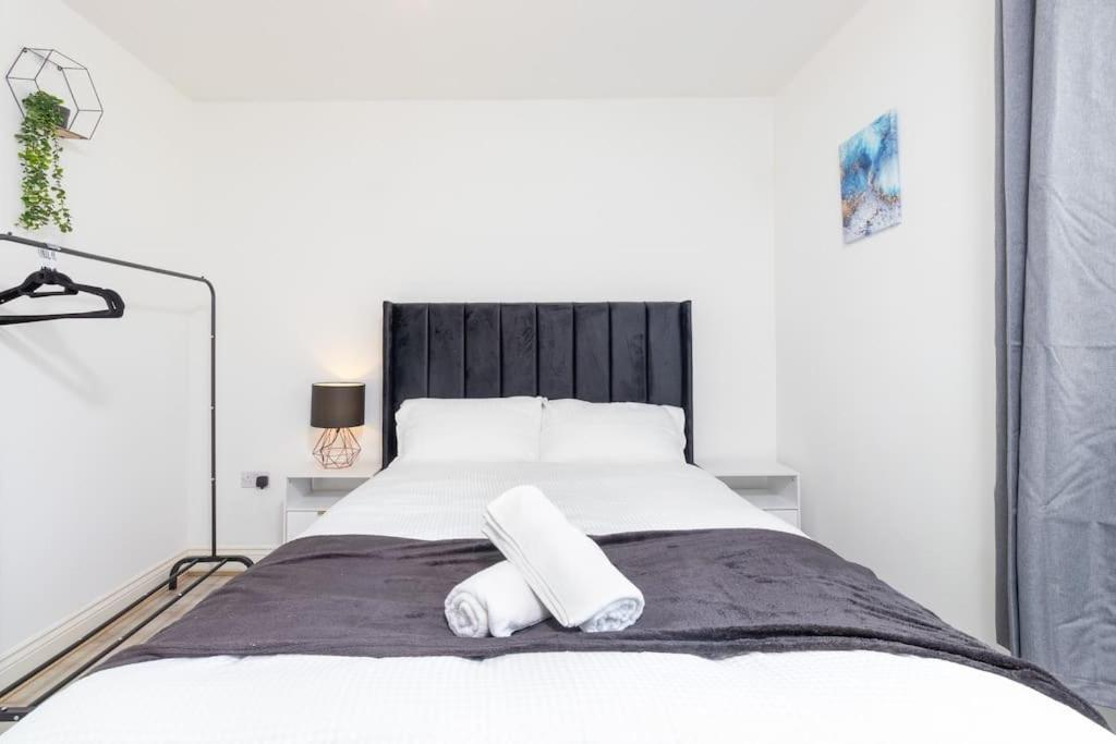Nuneaton Retreat - City Centre - Parking - Train 외부 사진