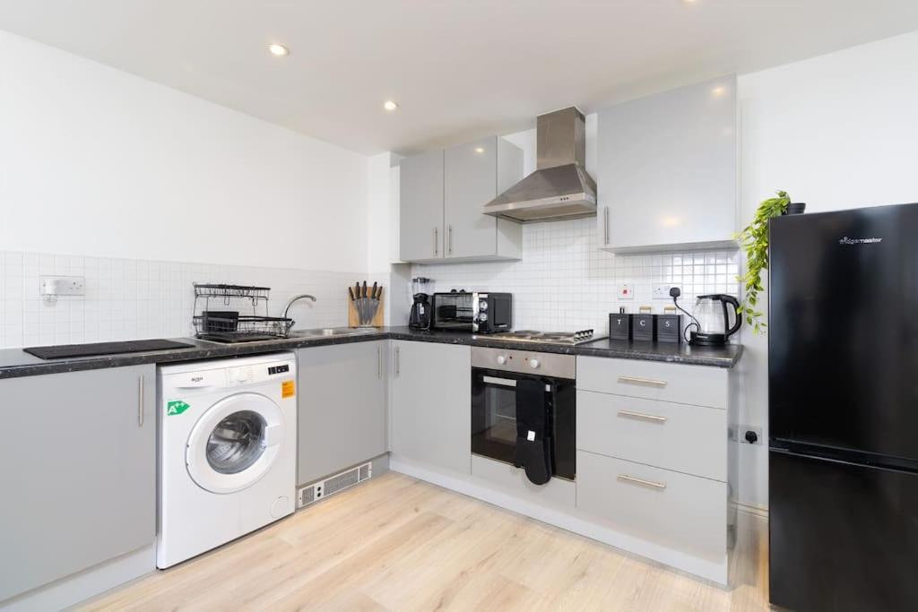 Nuneaton Retreat - City Centre - Parking - Train 외부 사진