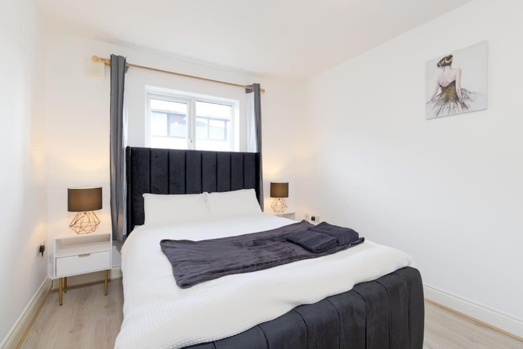 Nuneaton Retreat - City Centre - Parking - Train 외부 사진