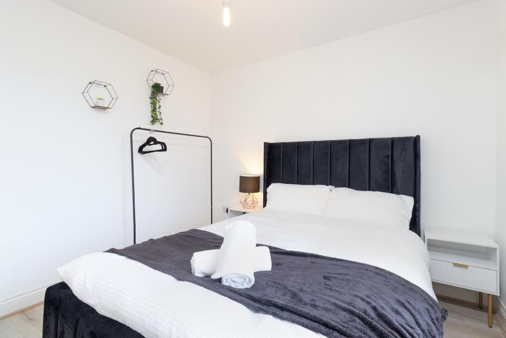 Nuneaton Retreat - City Centre - Parking - Train 외부 사진
