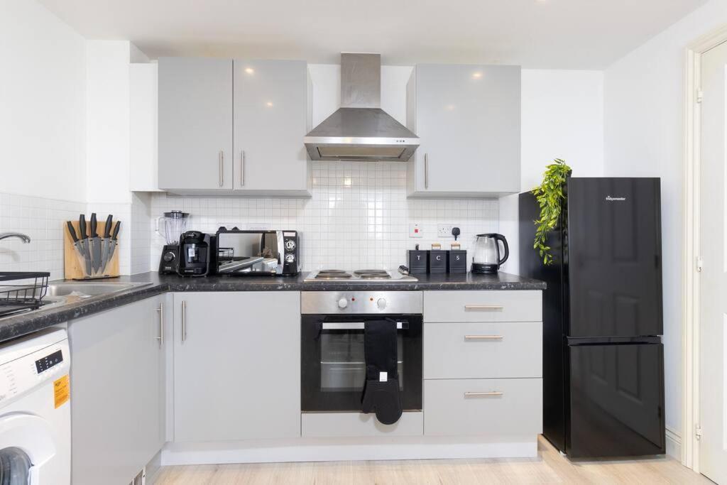 Nuneaton Retreat - City Centre - Parking - Train 외부 사진